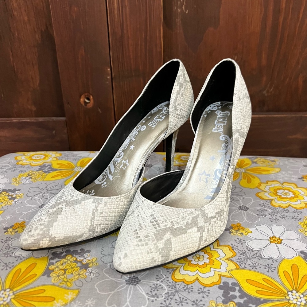 Chic Snakeskin Patterned Heels